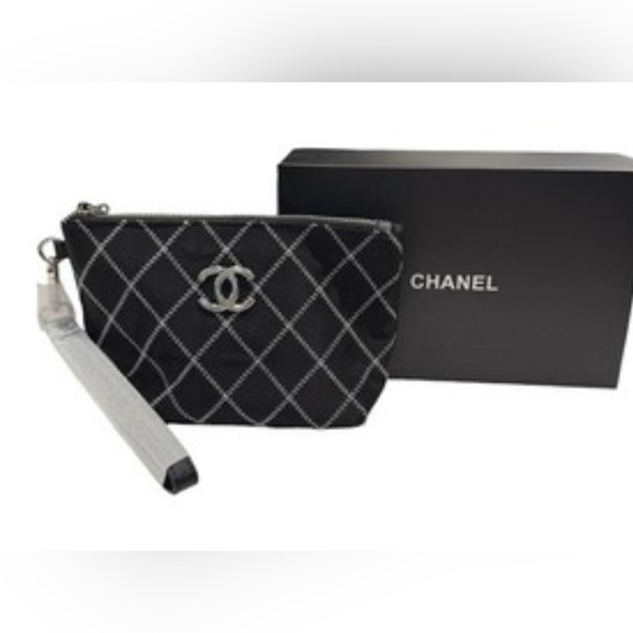 Chanel wristlet or clutch  . New with box. - Picture 4 of 9